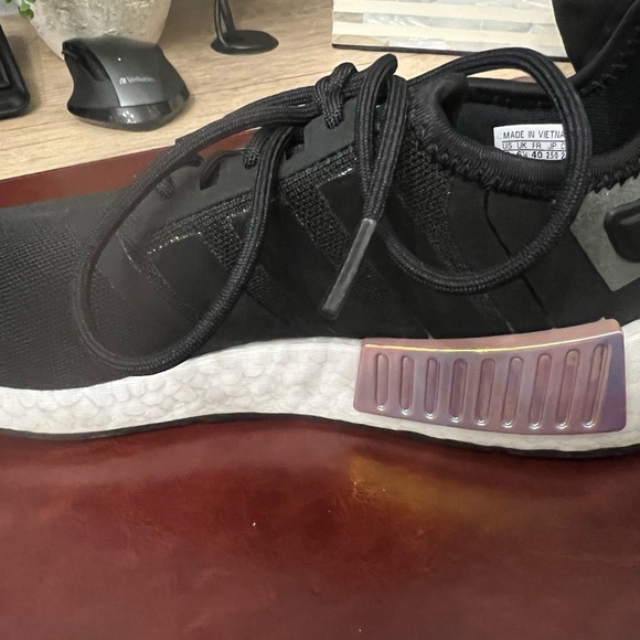 Adidas NMD R1 Parley Sneakers in Magic Mauve NWT - Picture 9 of 10